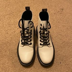 White Doc Martens! Never Worn! Size 6 Women's/37 EU